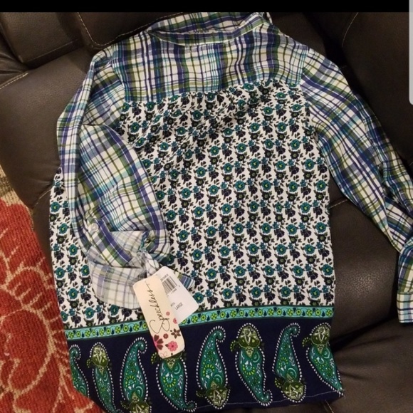 Three blouses for $18 - Picture 6 of 6